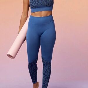 Fabletics High-Waisted Seamless Leopard Leggings Summit Blue‎ Size Medium
